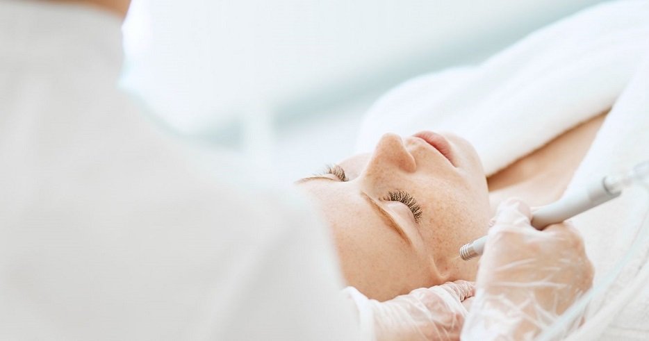 Best Chemical Peels Dubai: Treat Wrinkles & Fine Lines